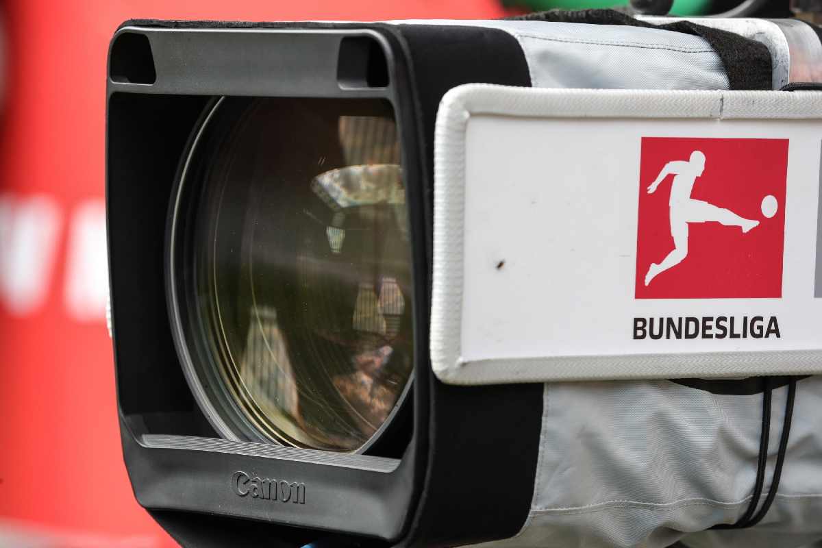 Il logo della Bundesliga su una videocamera