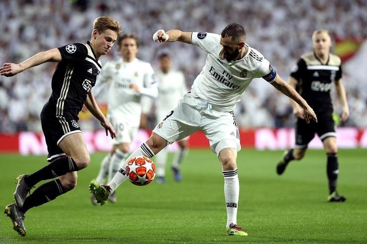 Un momento della partita tra l'Ajax e il Real Madrid 