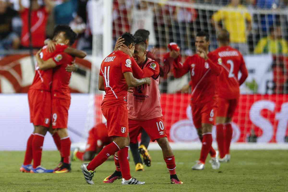 Il Perù celebra la vittoria contro il Brasile nella Copa America 2016