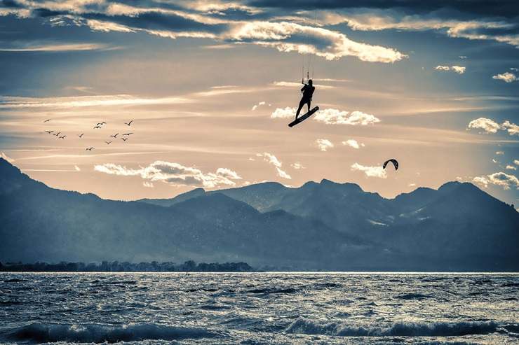 Kitesurfing