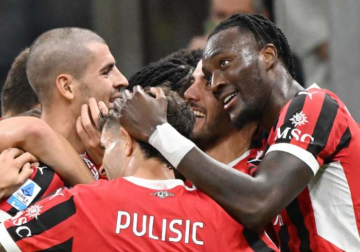 Il Milan festeggia un gol contro il Lecce