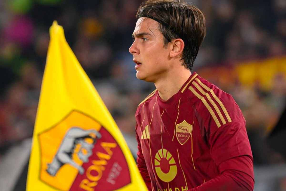 Roma, Dybala "di cristallo" si ferma ancora: altro stop per infortunio, salterà il derby? Nella foto, L'attaccante argentino della Roma, Paulo Dybala