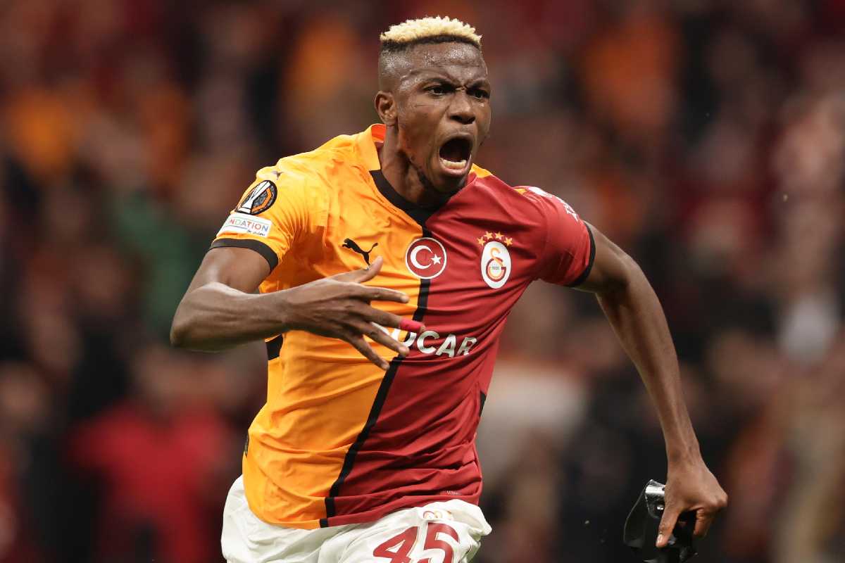 Calciomercato, tutti pazzi per Osimhen: asta europea con la Juve alla finestra? Nella foto, Victor Osimhen con la maglia del Galatasaray