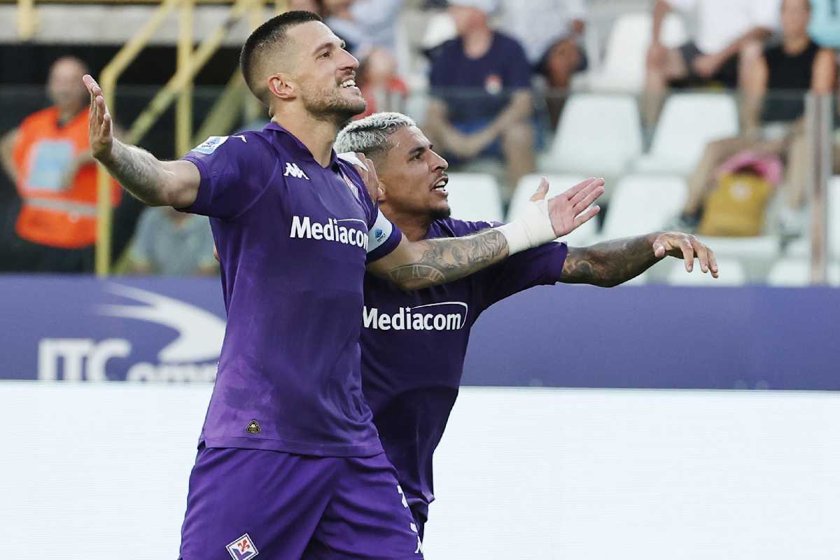 L'esultanza di Cristiano Biraghi in maglia viola della Fiorentina