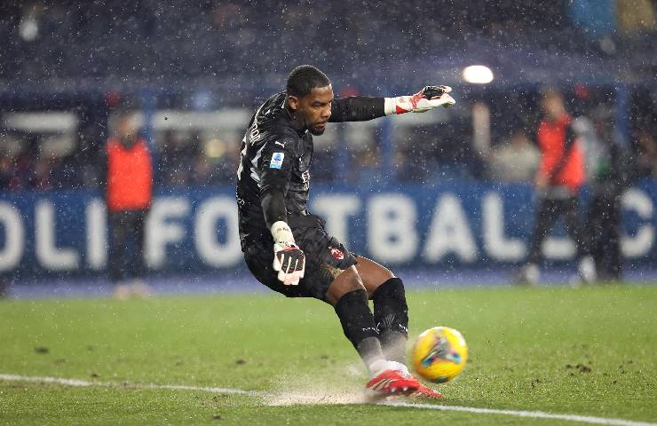 Maignan-Milan, un "matrimonio" destinato a durare ancora a lungo? In dirittura d'arrivo il rinnovo di contratto fino al 2029. Nella foto, il portiere francese Mike Maignan con la maglia del Milan