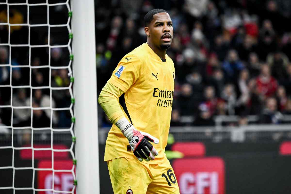 Maignan, dalla "papera" in Champions a un possibile addio al Milan? Nella foto, Mike Maignan con la maglia del Milan