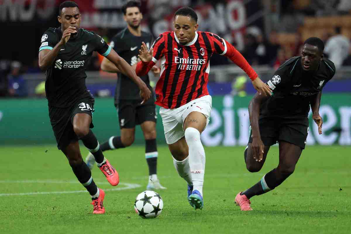 Uno scatto di Noah Okafor palla al piede contro il Liverpool in Champions League