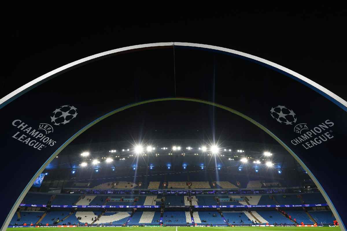 Ranking Uefa, la Spagna rosicchia punti all'Italia grazie al Real Madrid: la Juventus non basta. Nella foto, gli spalti di uno stadio con la scritta Uefa Champions League