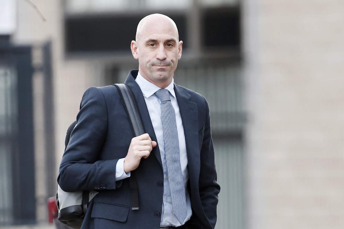 Rubiales condannato a pagare 10.800 euro di multa per il bacio a Hermoso. Nella foto, Luis Rubiales