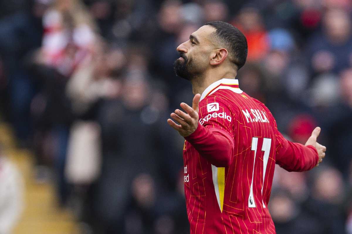 Scarpa d'Oro, Salah mette la freccia e allunga: resta in corsa un bomber della Serie A. Nella foto, l'attaccante egiziano Mohamed Salah con la maglia del Liverpool