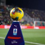 Serie A, la volata Scudetto entra nel vivo. Nella foto il pallone del campionato su un campo di Serie A