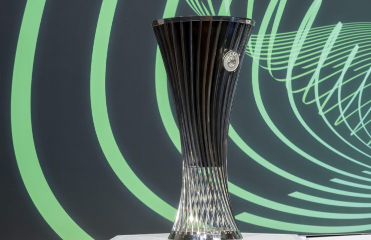 Sorteggi Champions ed Europa League: un derby scongiurato, un altro ci sarà e promette scintille. Nella foto, la coppa ai sorteggi di Conference League