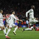 Champions League, Real Madrid ai quarti grazie ai rigori e anche al Var: cosa è successo? Nella foto, l'esultanza dei giocatori del Real Madrid e la disperazione di quelli dell'Atletico