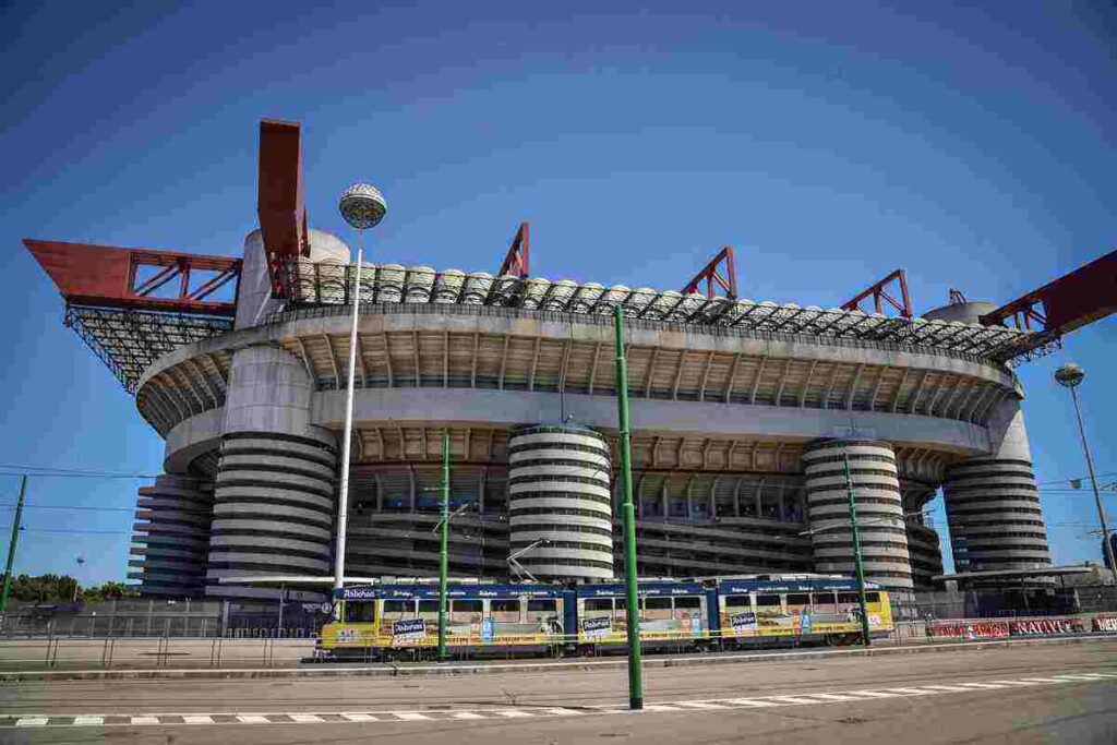 Frenata sull'offerta di Inter e Milan per San Siro